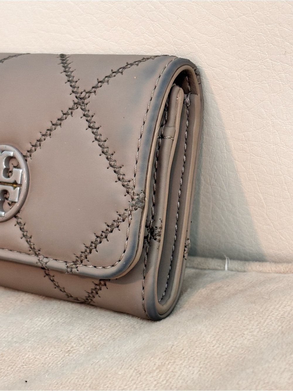 Tory Burch Quilted Leather Willa Matte Card Case in Color ‘Grey Heron’ - Picture 3 of 15